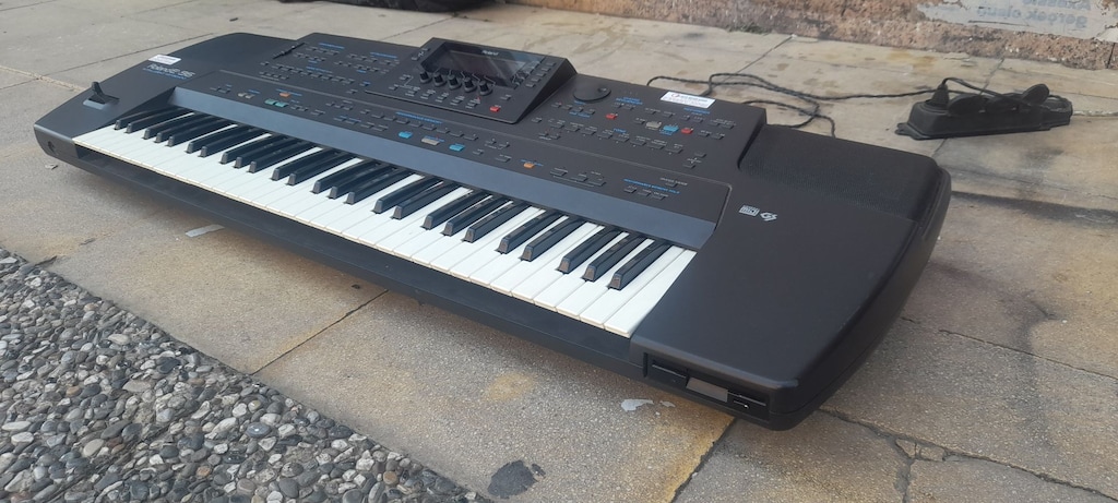 Roland E 96 Intelligent Keyboard - 26000 TL - 3