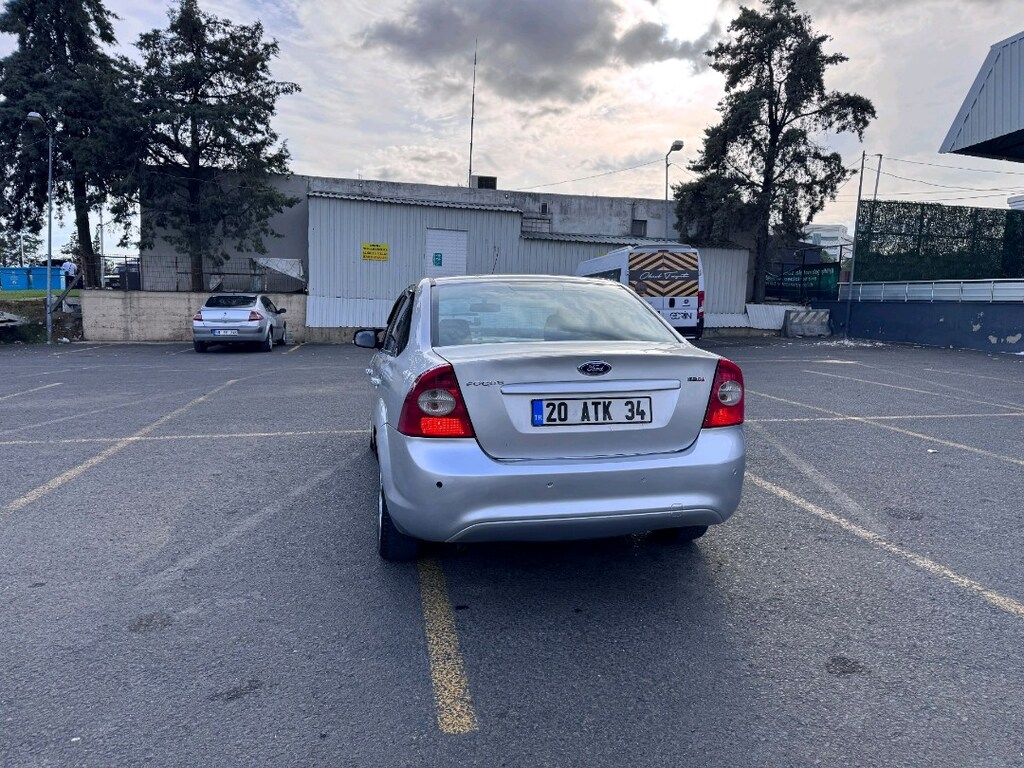 FORD FOCUS 2010 TREND X - 9