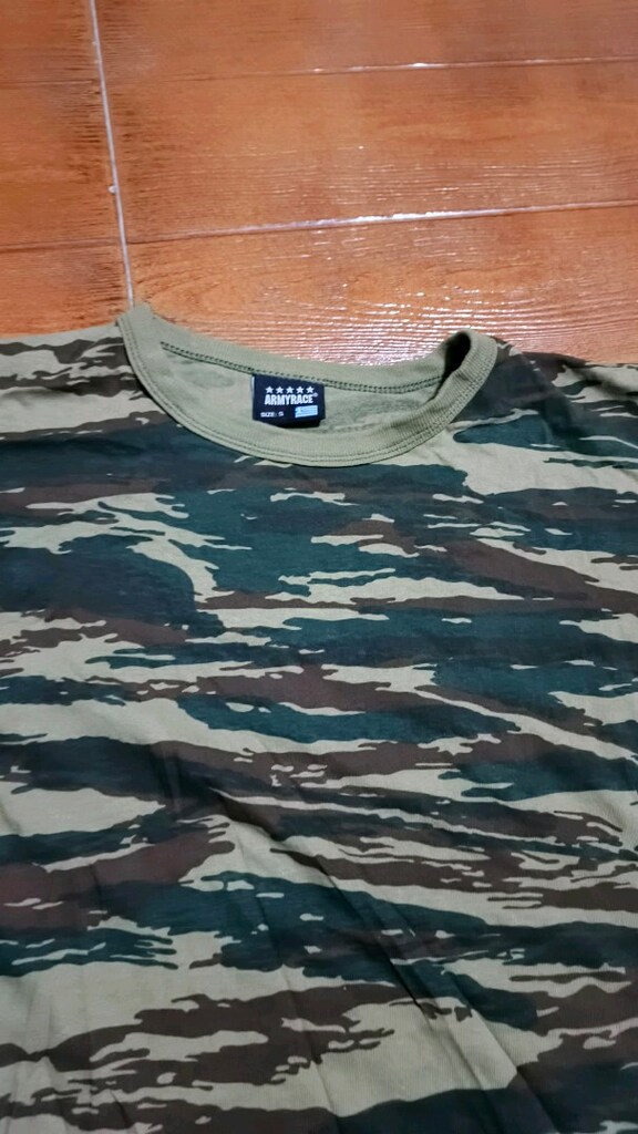 Kamuflaj tshirt.. Az solma..Omuzu dikildi.. - 2