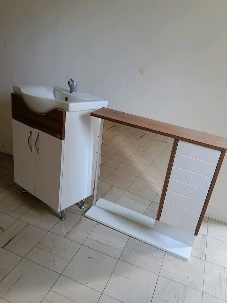 Tuvalet Lavabo+Dolap+Ayna - 3