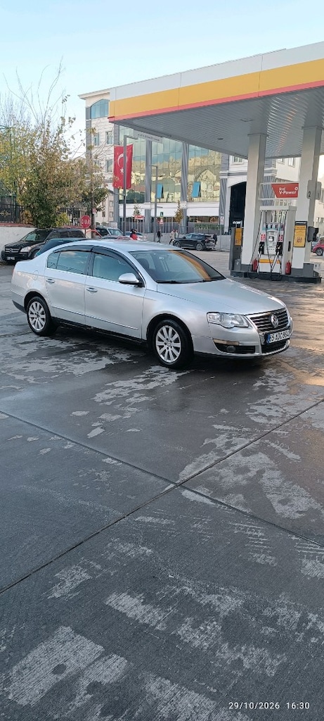 2011 model Volkswagen Passat 1.4 TSi - 2