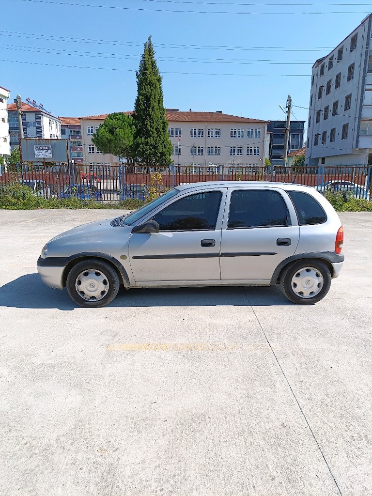 Opel Corsa 1.4 16V - 3