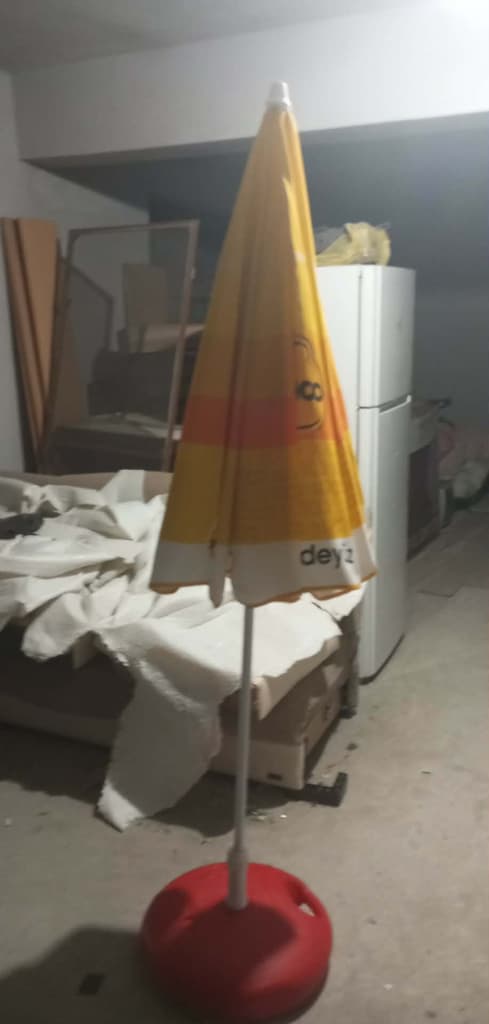 PLAJ BALKON BAHÇE DÜKKAN ŞEMSİYESİ SIFIR 2MT ENİNDE ALTLIKLI 2000 TL - 2