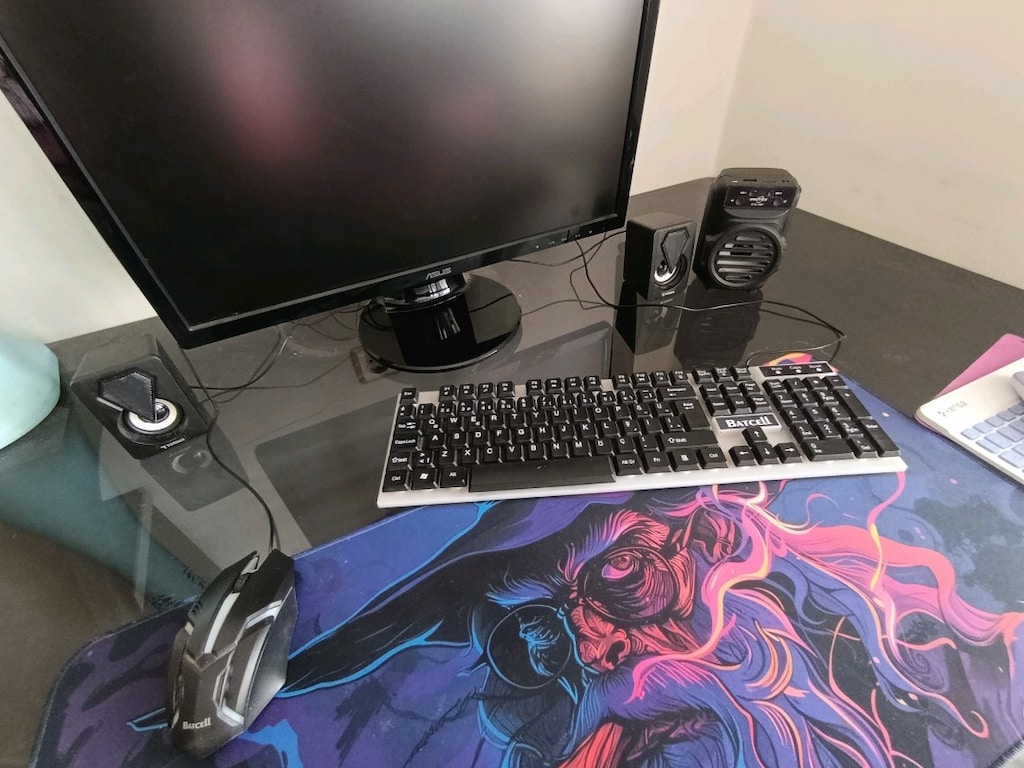 MONİTÖR+ IŞIKLI KLAVYE + MOUSE + MOUSEPAD + KABLOLU, KABLOSUZ KLAVYE ...