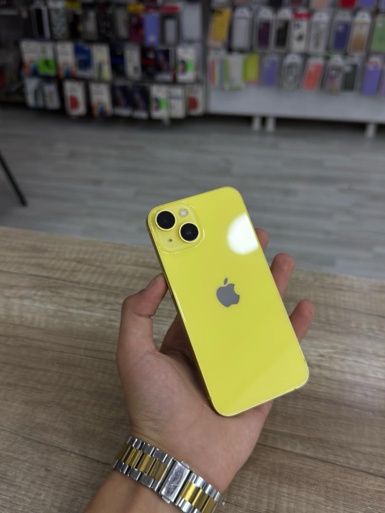 SARI GÜNEŞ IŞIĞINDAN FARKSIZ IPHONE 14 - 8