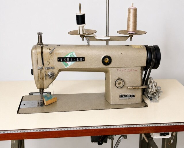 Brother DB2-875-3 Sanayi Tipi Düz Dikiş Makinesi - Çalışır Durumda