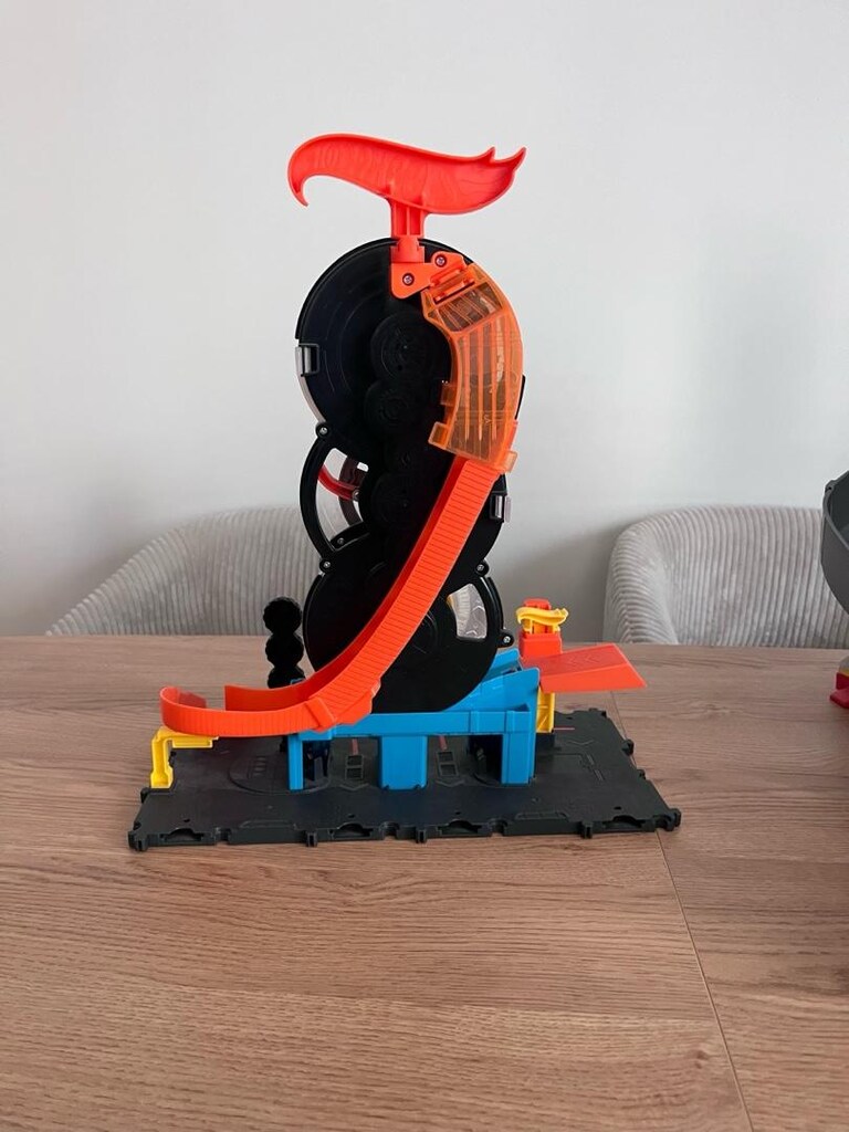 Hot Wheels Büyük 3 Katlı Tekerlekli Yarış Pisti / Oyun Seti - 4