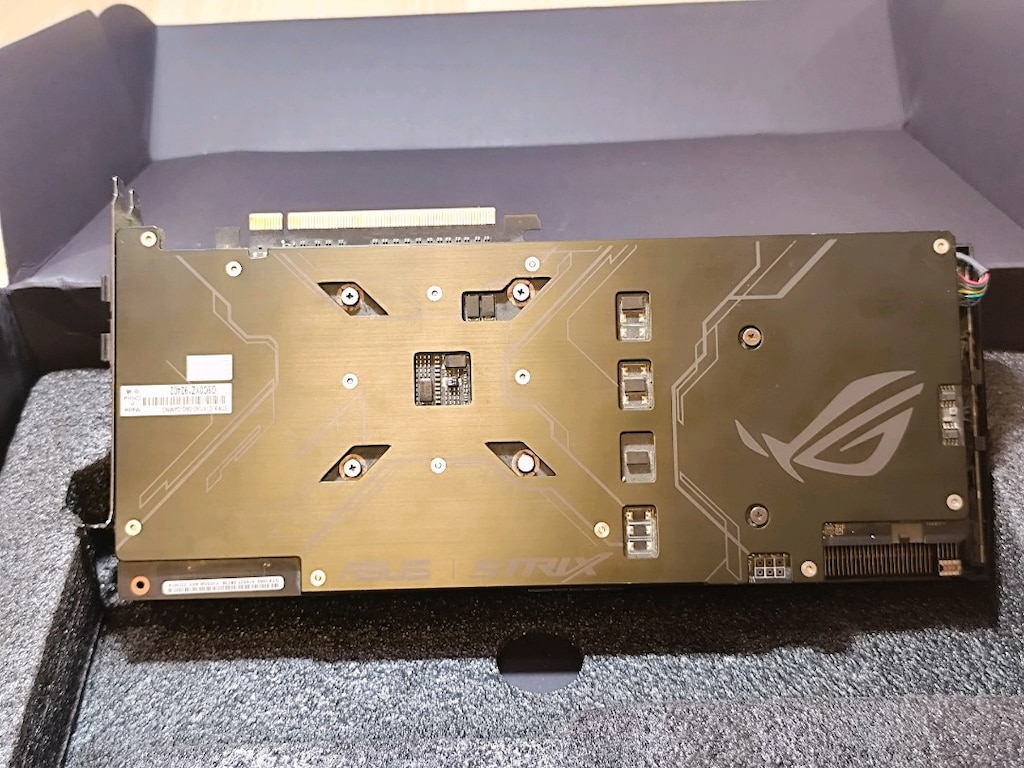 Asus Rog Strix 1060 6GB - 4