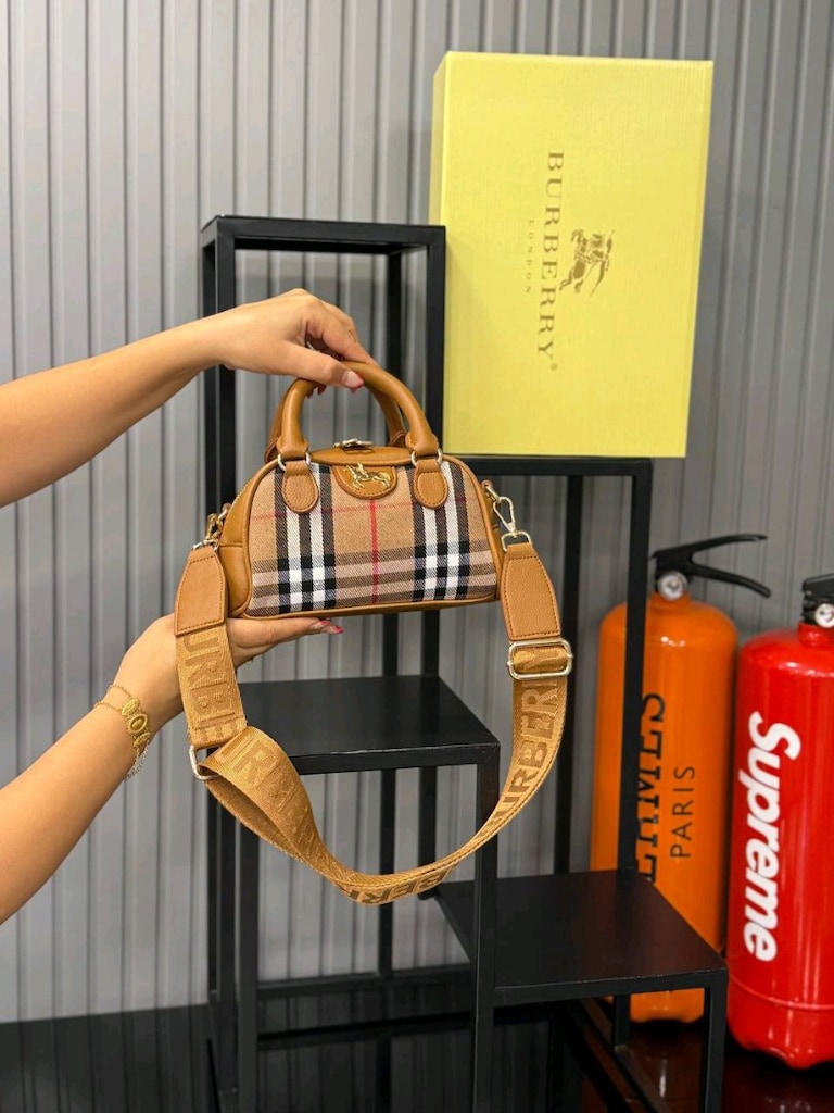 BURBERRY HAND A KALİTE TOPTAN SATIŞLA DÜNYANIN HER YERİNE KARGO - 3