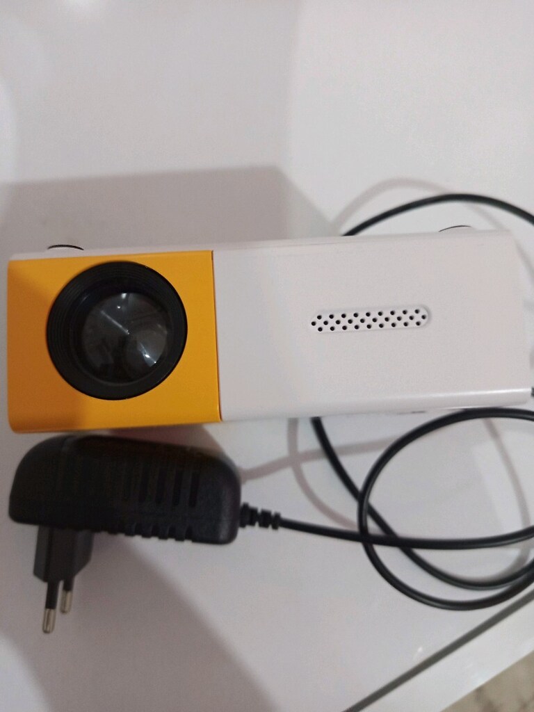 projektör telefonana bağlanıp yansilanabiliyor - 2
