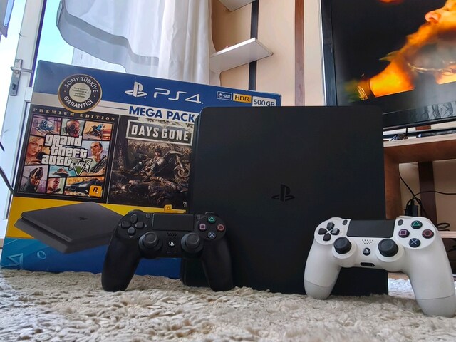 PS4 Slim