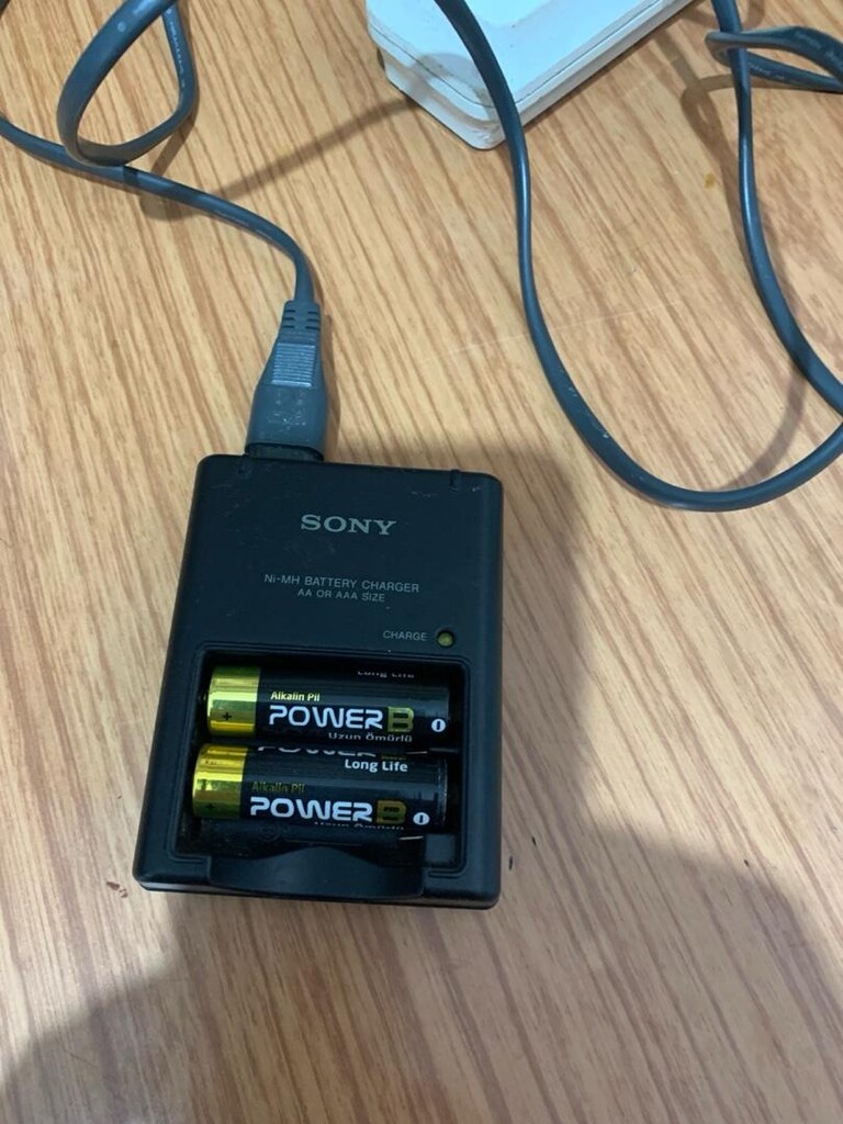 SONY pil şarj aleti temiz hatasızdır orijinal - 3