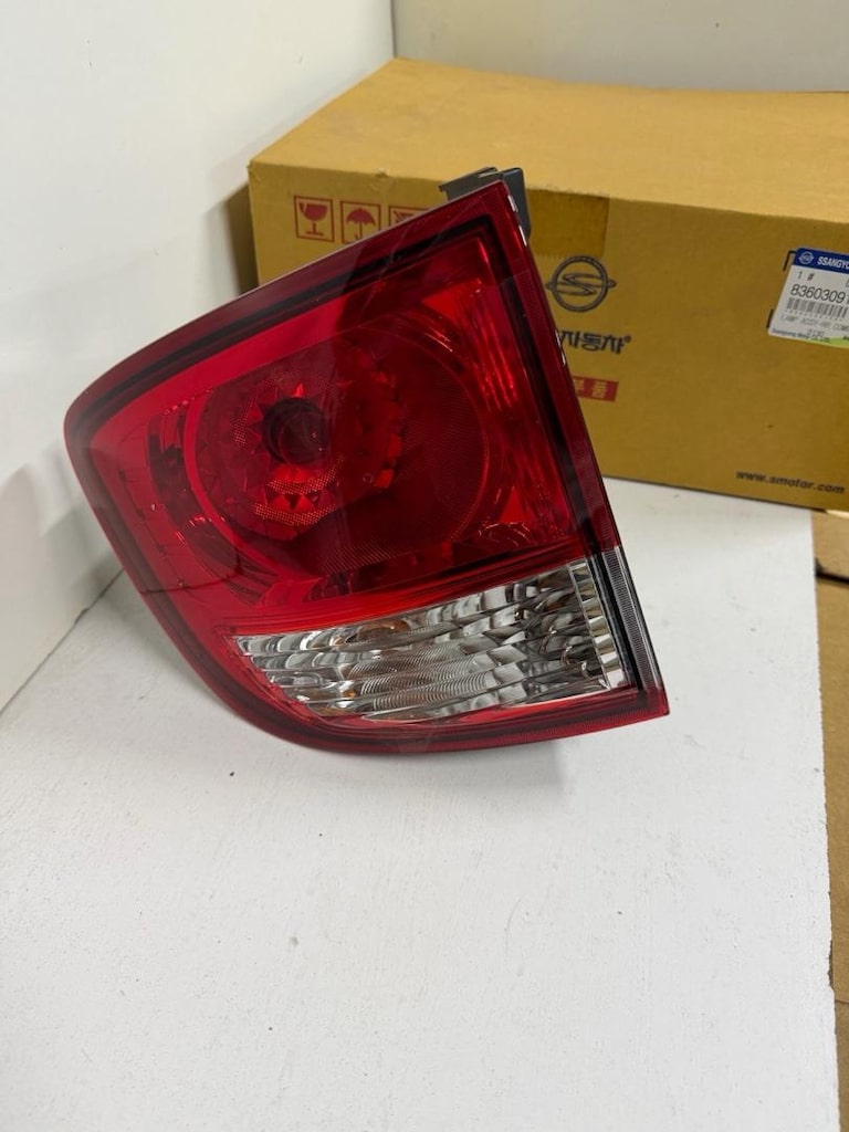 Ssangyong Kyron sağ stop sıfır orjinal -8360309150 - 3