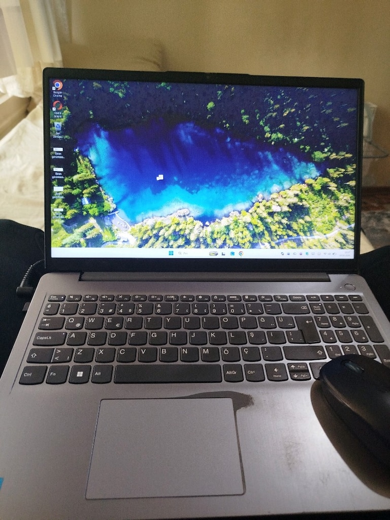 Lenovo Ideapad Slim 3 11.Nesil Core i3 Notebook