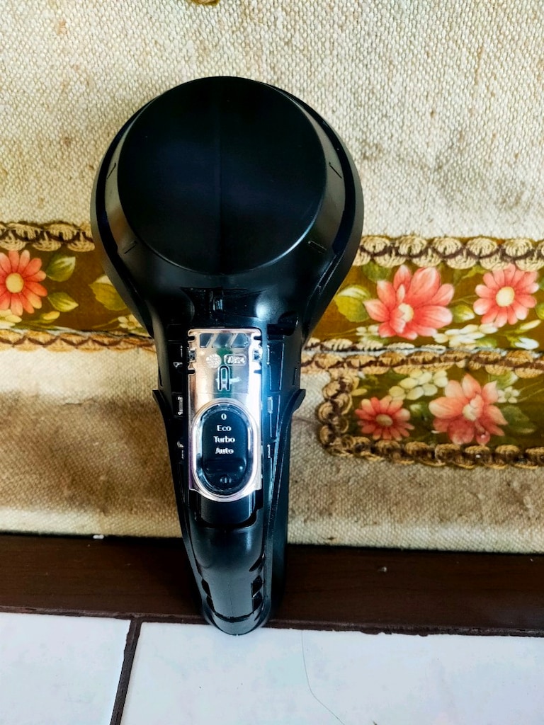 Bosch Unlimited 7 serisi şarjlı dikey süpürgelerin ana gövde . yan pla - 3