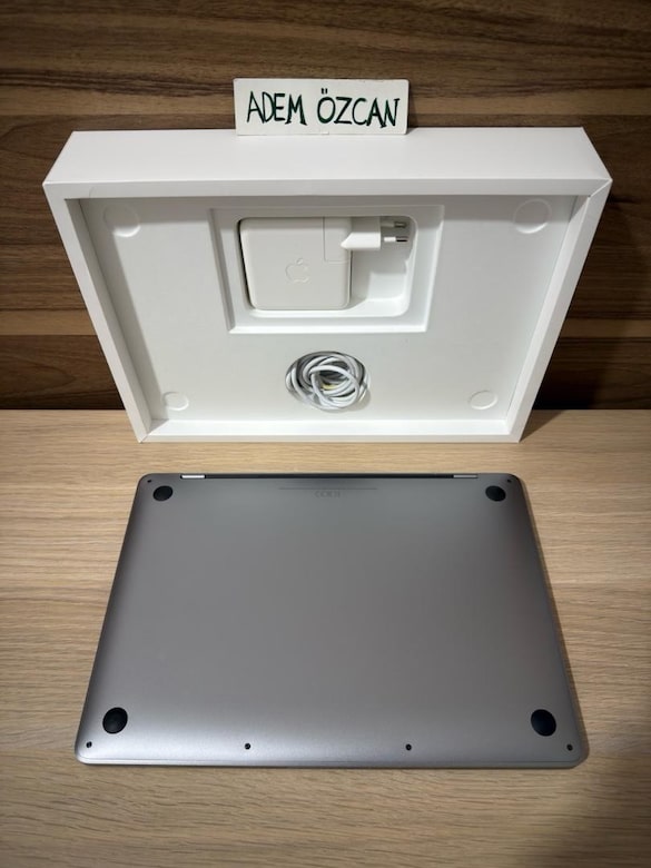 MacBook Pro / M2 / 13 inç / 16 GB Ram / 1 TB Ssd - 7