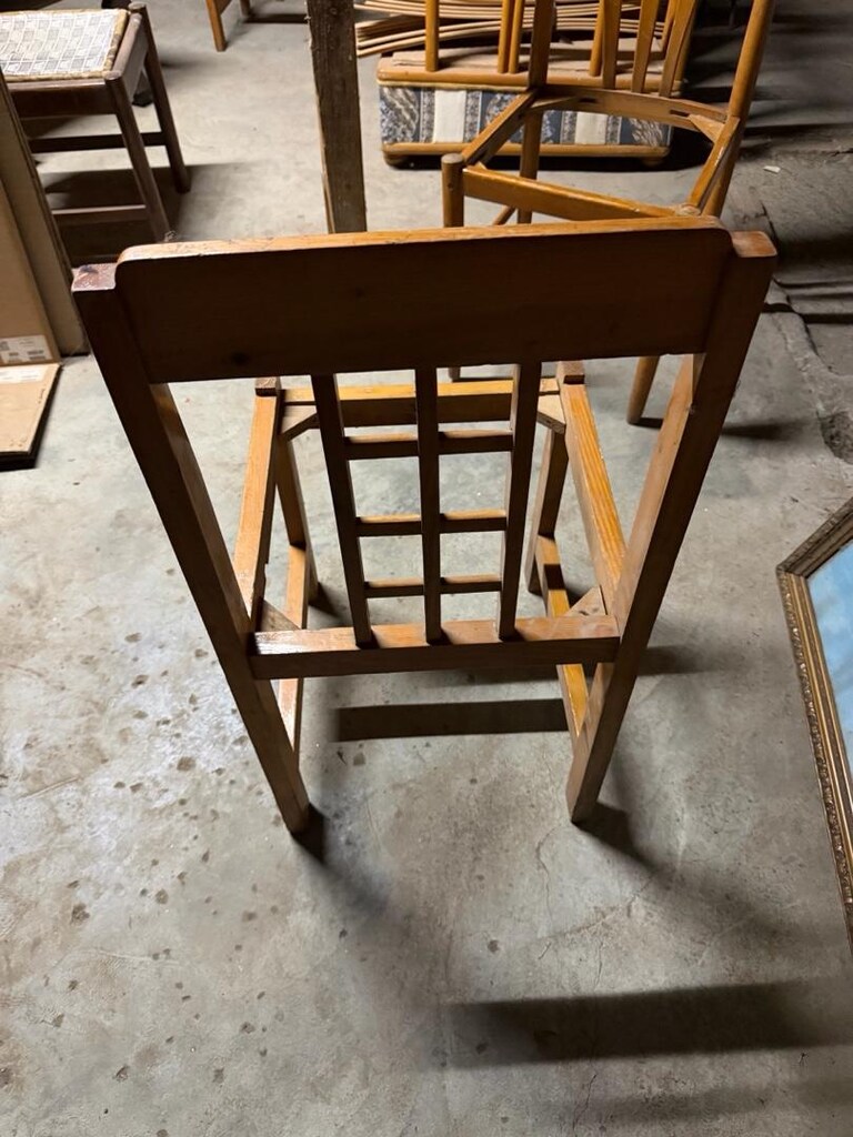 8 adet ağaç sandalye mindersiz ( 1980 model ) - 2