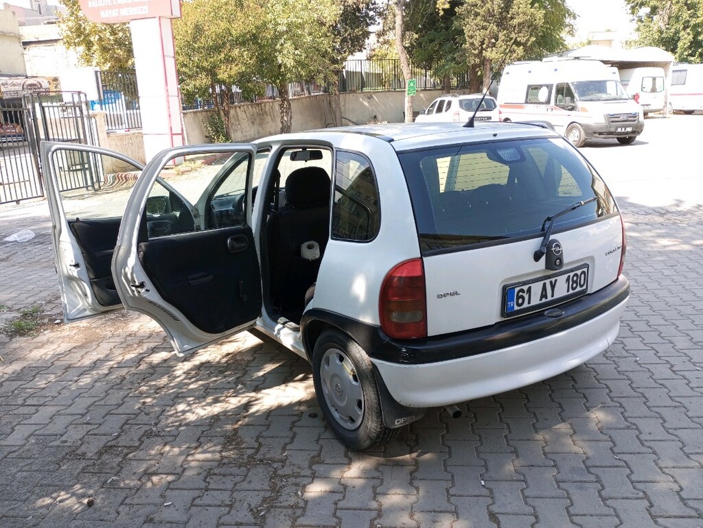 temiz bakımlı Corsa b - 12