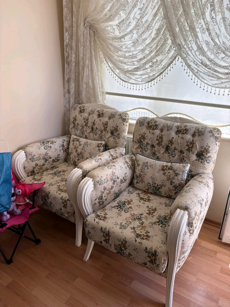 Sağlam kullanışlı Koltuk, masa takımı ve tv ünitesi