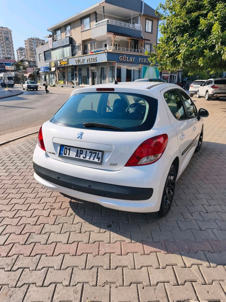 Beyaz Peugeot Araba - 4