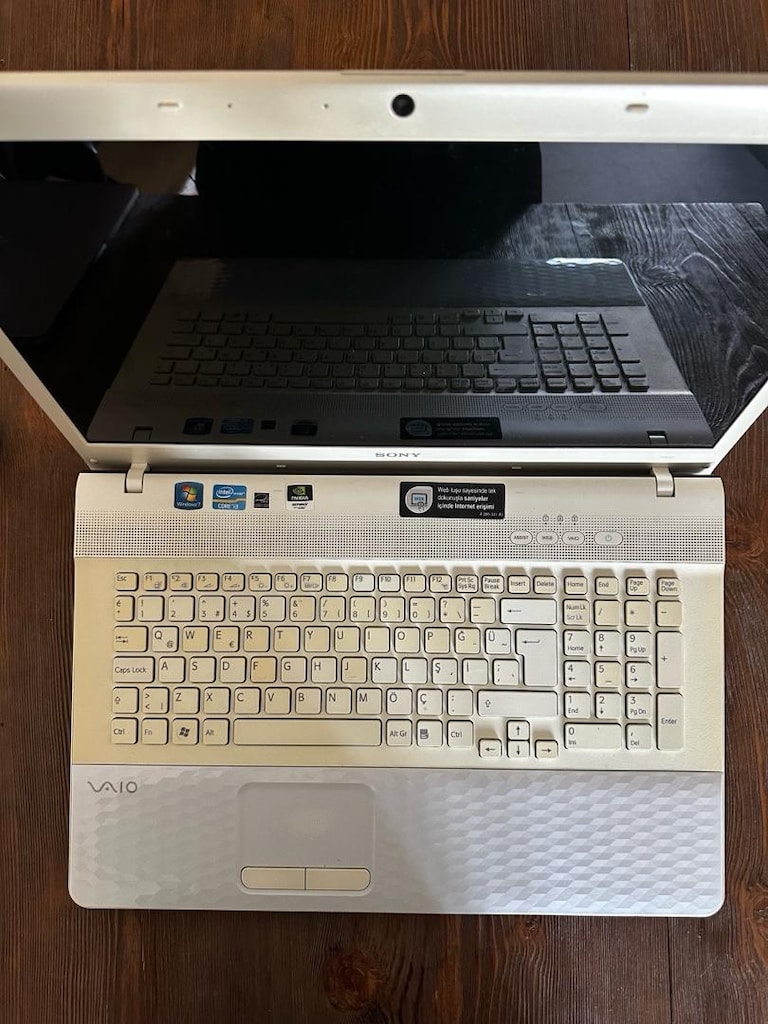 SONY VAİO PCG-91211M 17.3 İNÇ LAPTOP