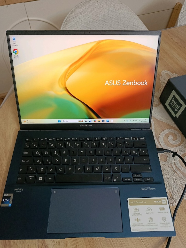 Asus Zenbook 14 - 4