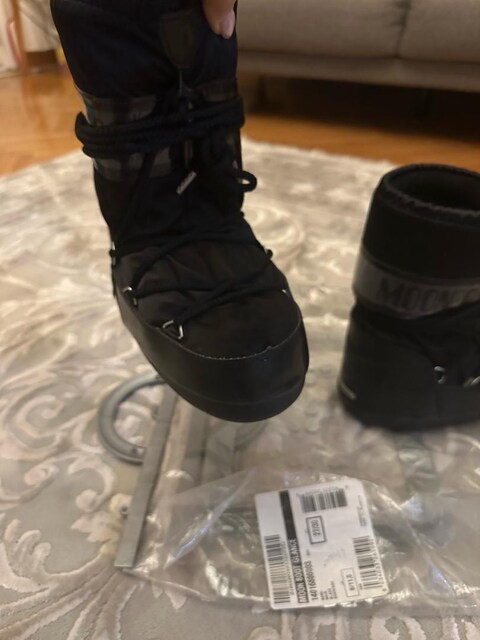 moon boot glance