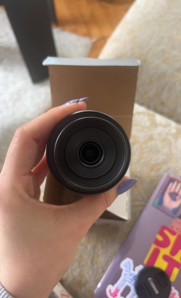 EFM 28mm f/3.5 Macro IS STM Lens Box - 6