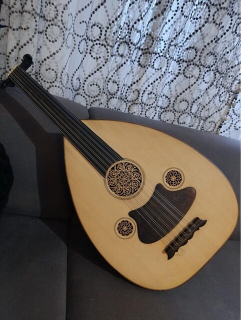 koruyucu kılıfıyla birlikte ud