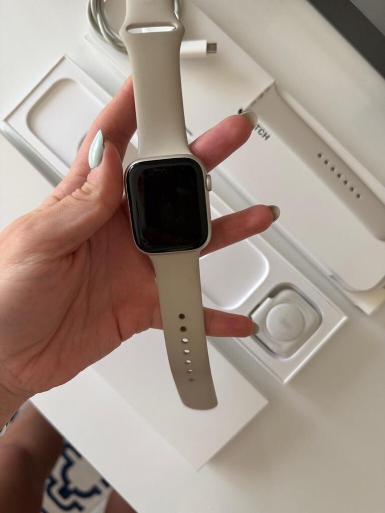 Apple Watch 8 (45 mm) - 9
