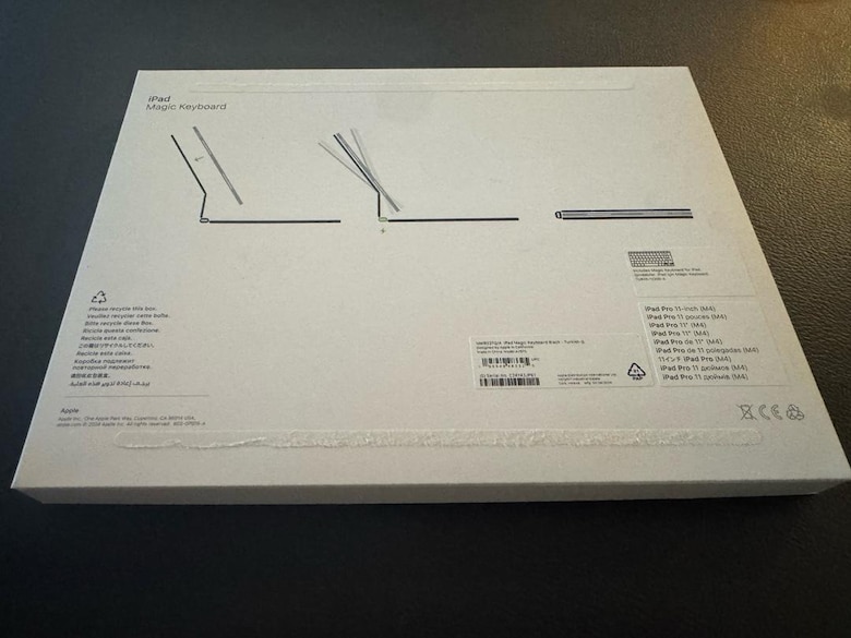 Magic Keyboard - Apple 11 inç iPad Pro (M4) (Model: MWR23TQ/A) - 2