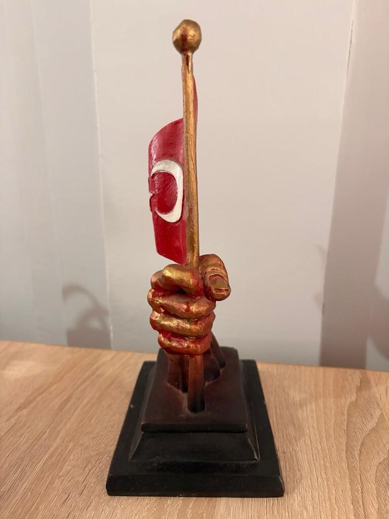 TÜRK bayrağı heykeli - 2