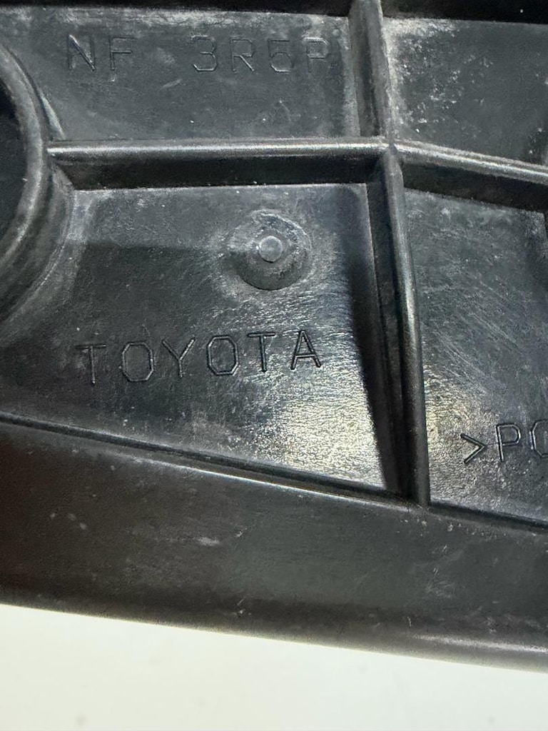 Toyota corolla sağ ön tampon braketi 10-13 çıkma orjinal 521152460 - 3