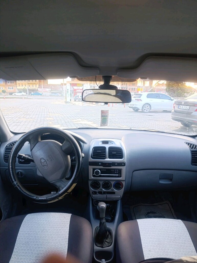 Hyundai Accent - 2