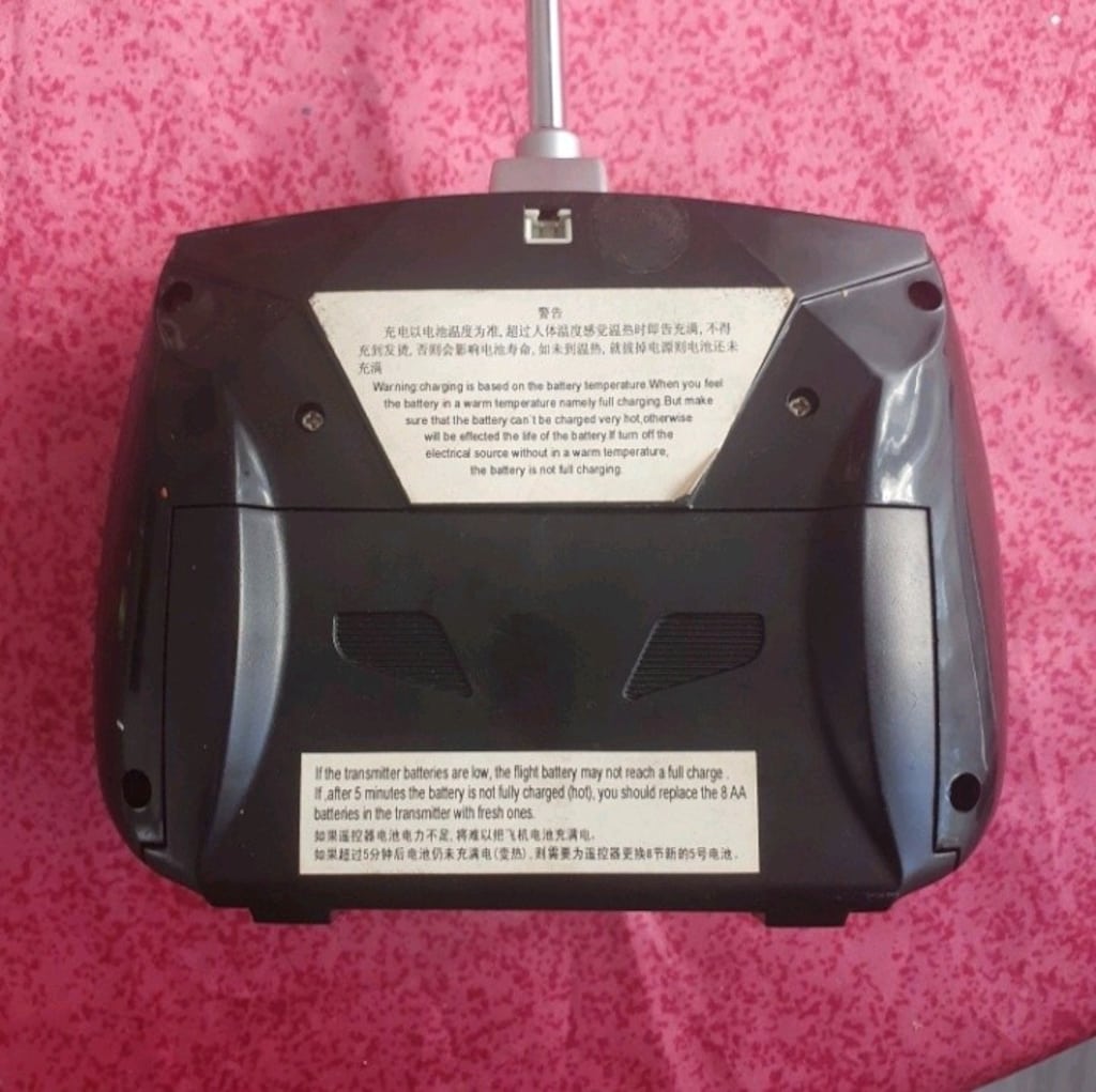 Uzaktan kumandalı model uçak. 110 cm anten - 4