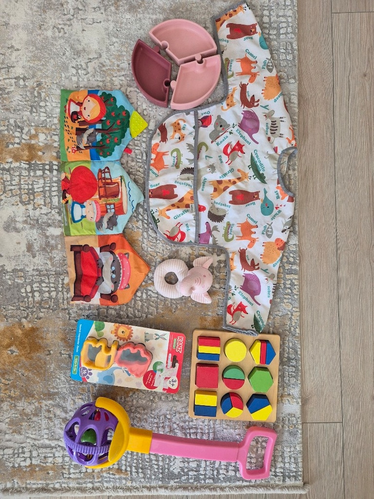 bebek oyuncak, önlük, bebek ahşap puzzle ve oioi marka yemek tabağı - 3