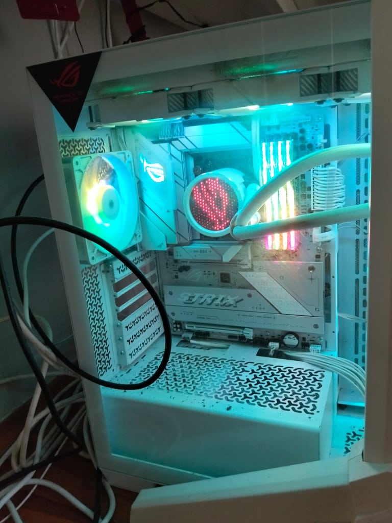 ÜST SEGMENT – BEYAZ ROG / CORSAIR SİSTEM - 2