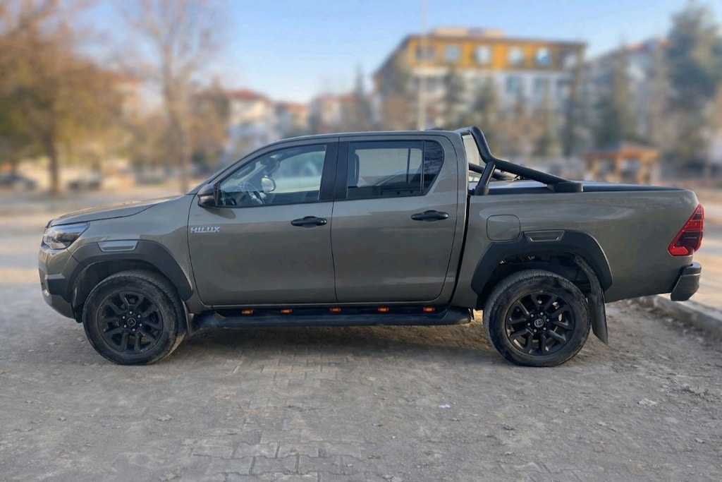2023 Model HİLUX 2.4 - 4X4 Invincible - JBL - Servis Bakımlı - 3