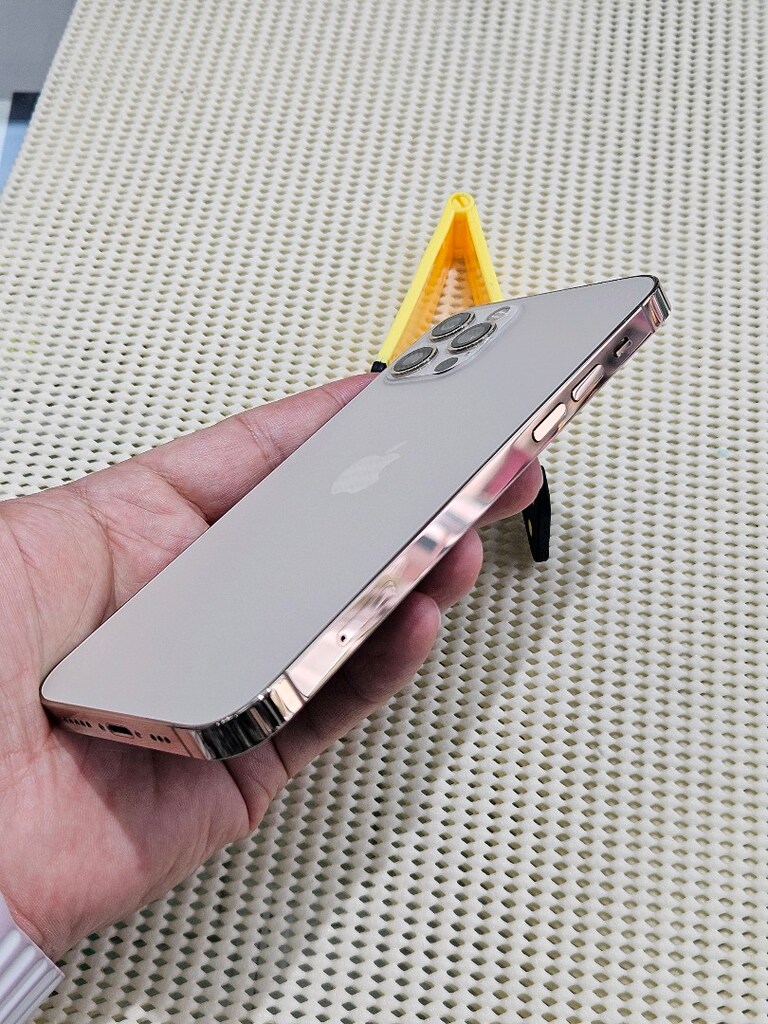 iPhone 12 Pro Gold - 5