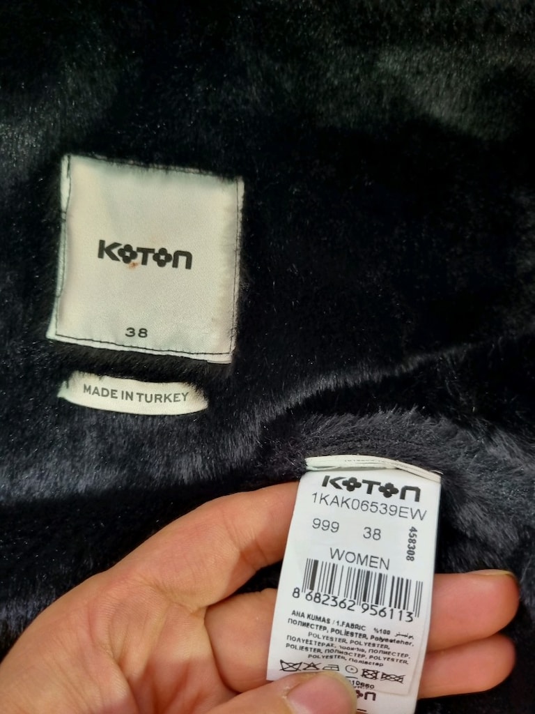 Siyah Renkli Kapşonlu Mont - 11