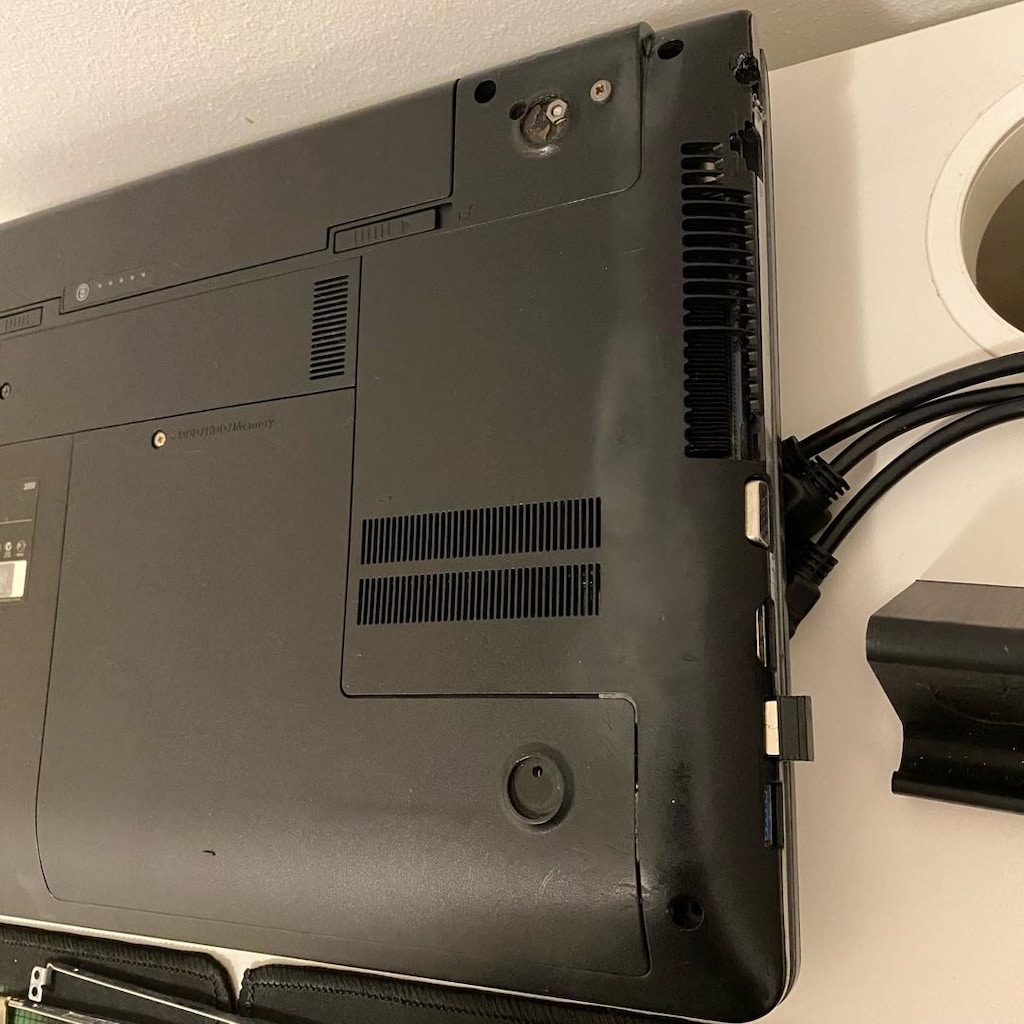 Samsung Laptop - 8