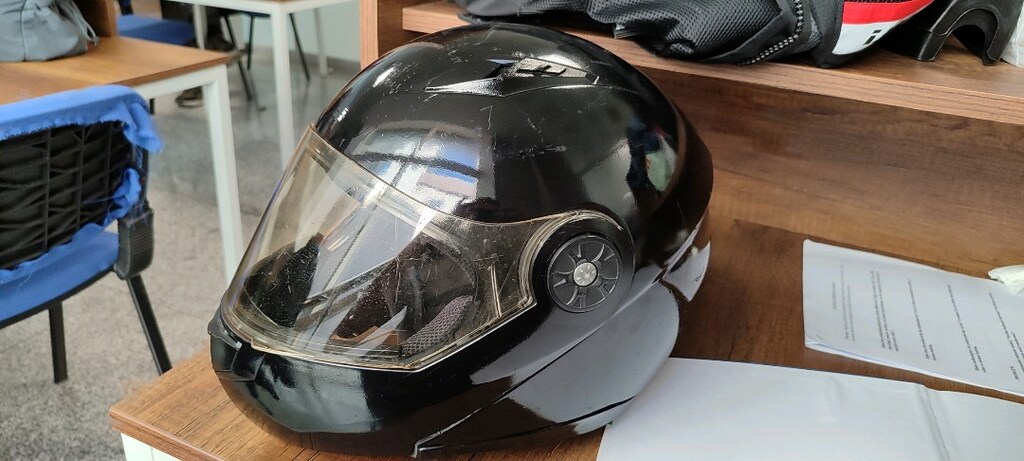 ihtiyaç fazlası siyah saydam vizörlü kask - 2