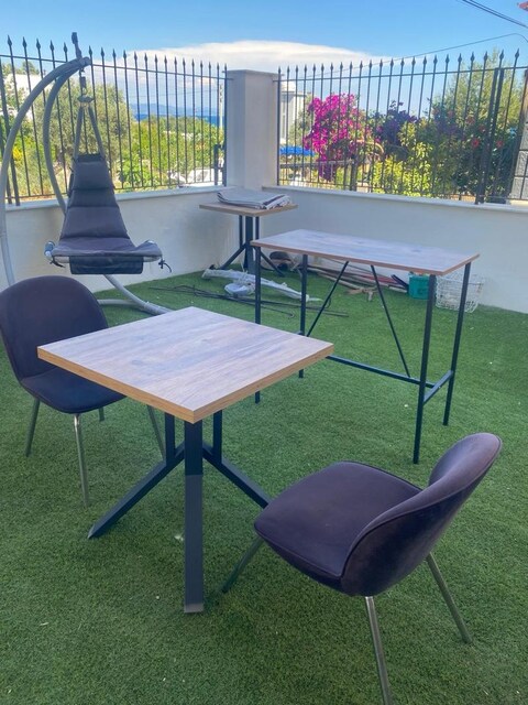 2 SANDALYE 1 MASA + ÇALIŞMA MASASI DEKORATİF RAFLIK