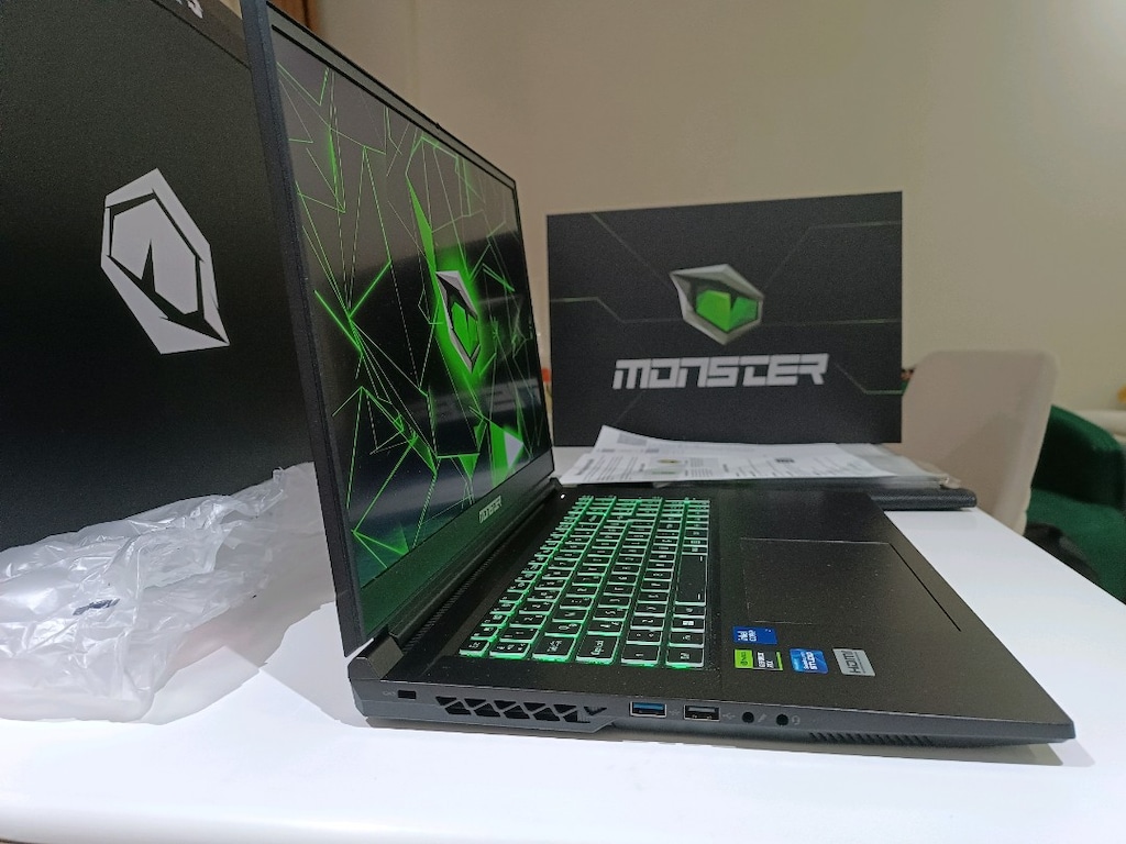 1 aylık MONSTER ABRA 17.3/144HZ/ CORE 7 ULTRA 250H 16 GB /1 TB - 5