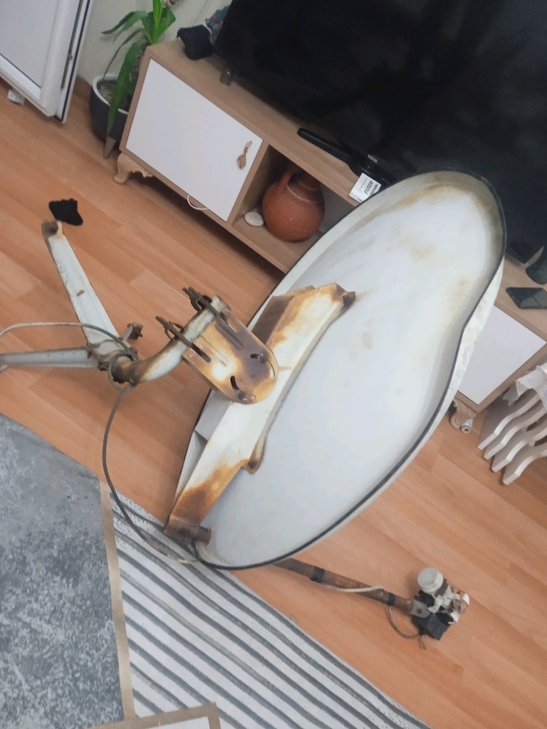 çanak anten ayağı elembisi üzerinde - 2