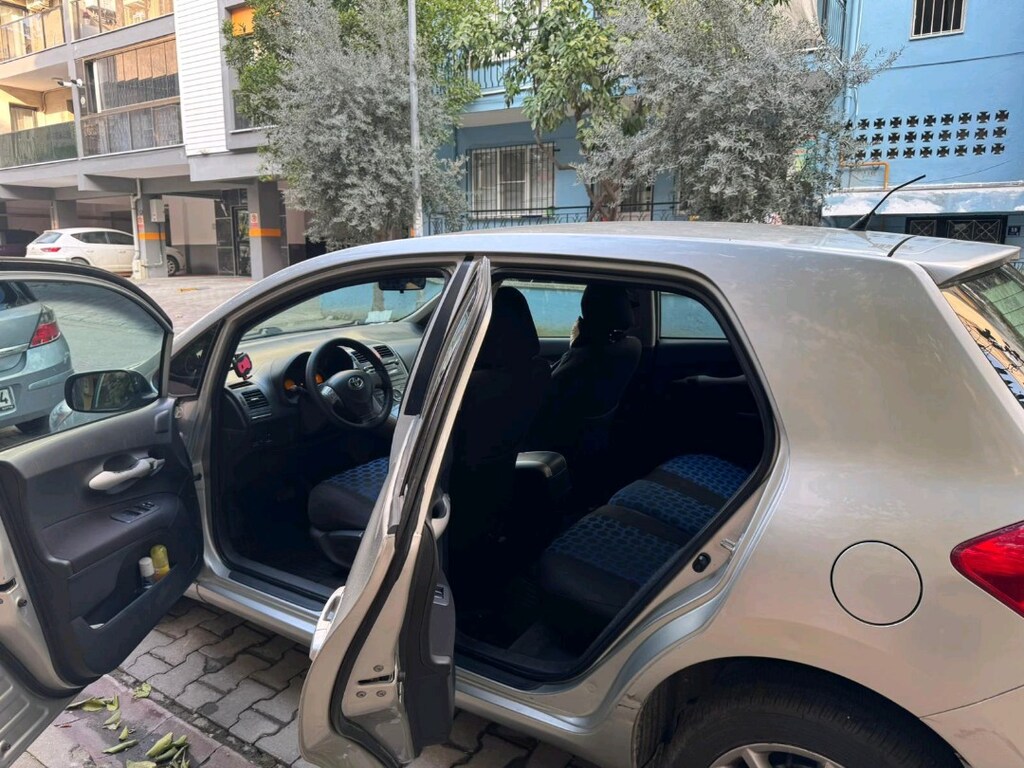 memurda Toyota Auris - 5