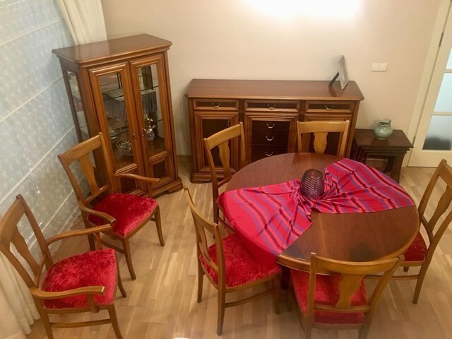 koltuk ve yemek takımı