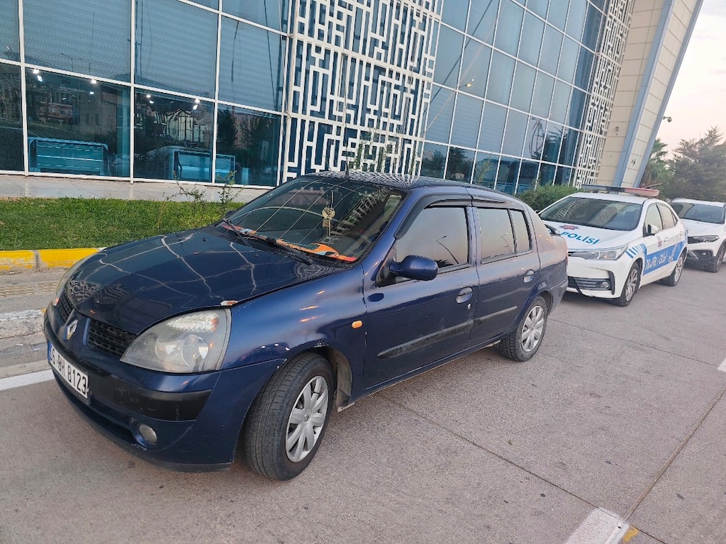 clio 2003 - 5