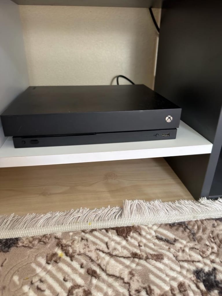 Xbox one x 1 tb tertemiz orijinal 2 adet kolları ile - 3