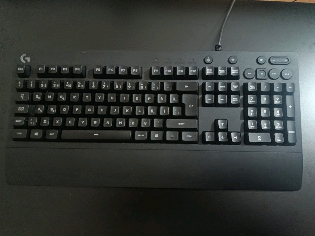 LOGİTECH RGB KLAVYE - 2